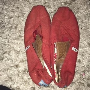 Toms